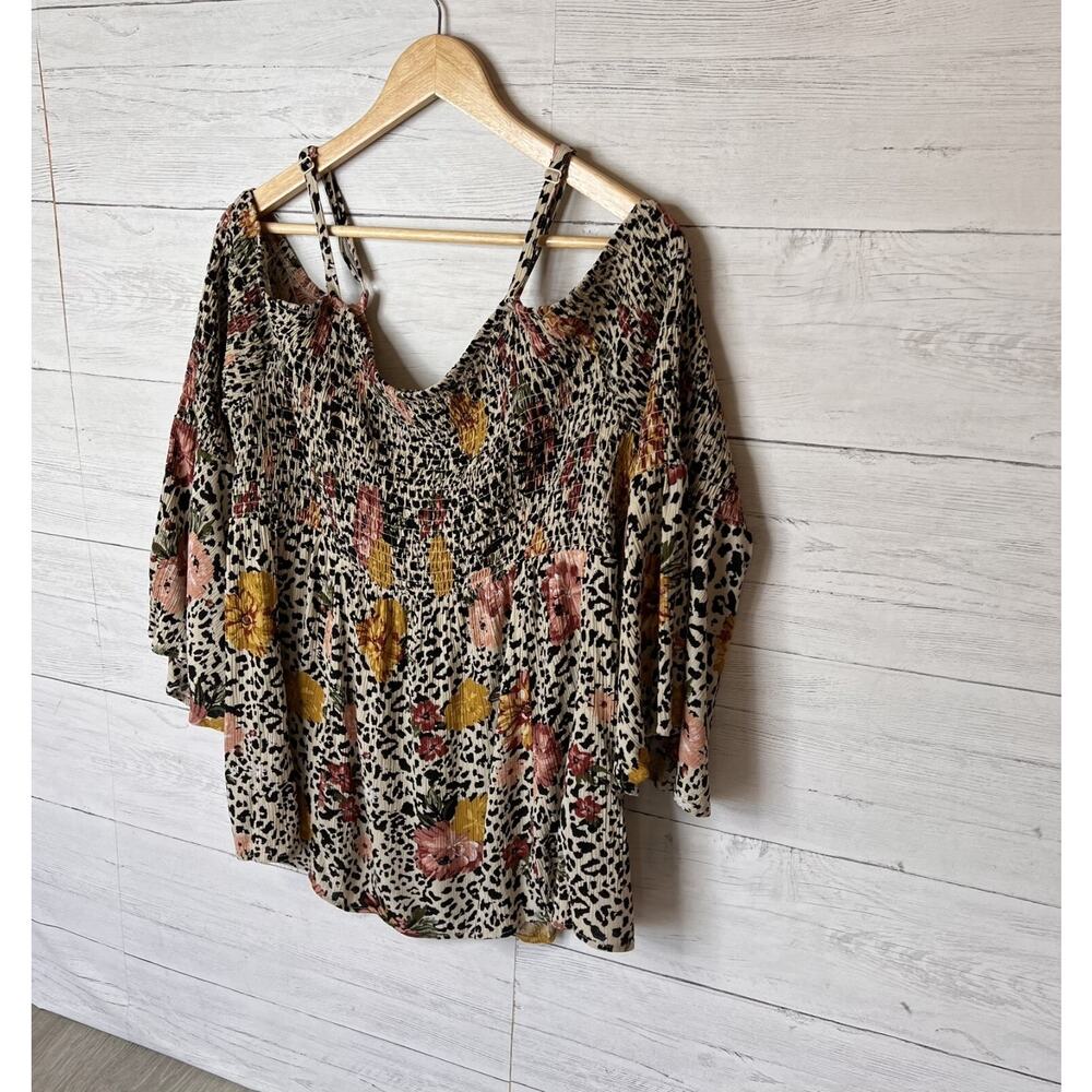 Torrid Blouse Womens Size 2 Babydoll Crinkle Gauze Smocked Leopard Floral Flirty - Picture 4 of 16
